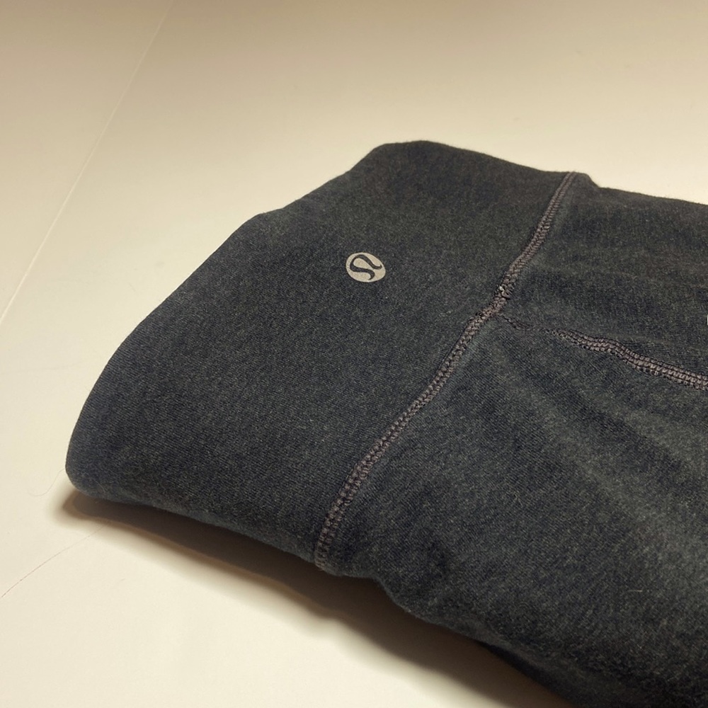 Lululemon grey leggings. Size: xs Condition: Good